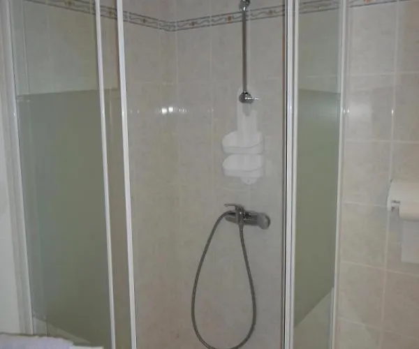 D'hotes D' En Jouti 住宿加早餐酒店 3*